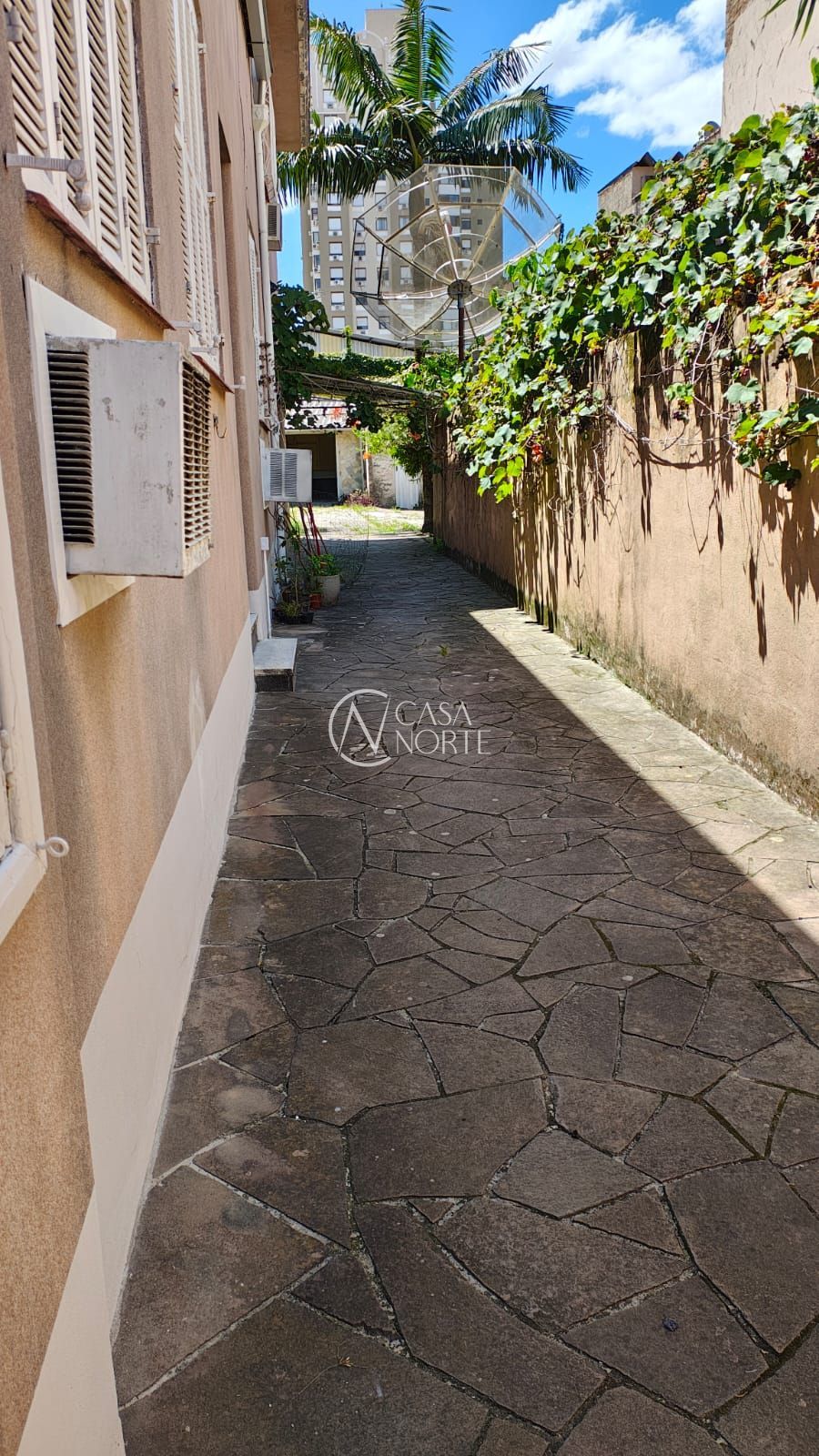 Casa à venda com 3 quartos, 151m², 1 suíte, 3 vagas, Rua Alberto Torres no bairro Cidade Baixa em Porto Alegre