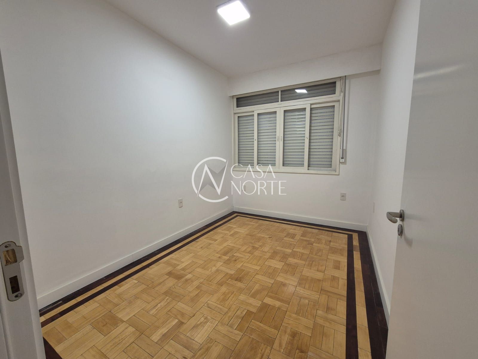 Apartamento à venda com 3 quartos, 120m², 1 suíte, Travessa Miranda e Castro no bairro Santana em Porto Alegre