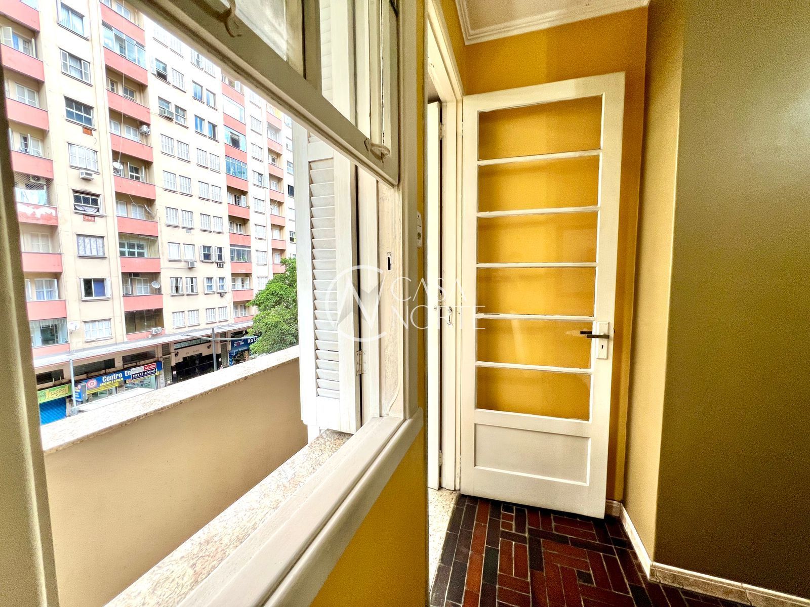 Apartamento à venda com 3 quartos, 107m², 1 suíte, Avenida Senador Salgado Filho no bairro Centro Histórico em Porto Alegre