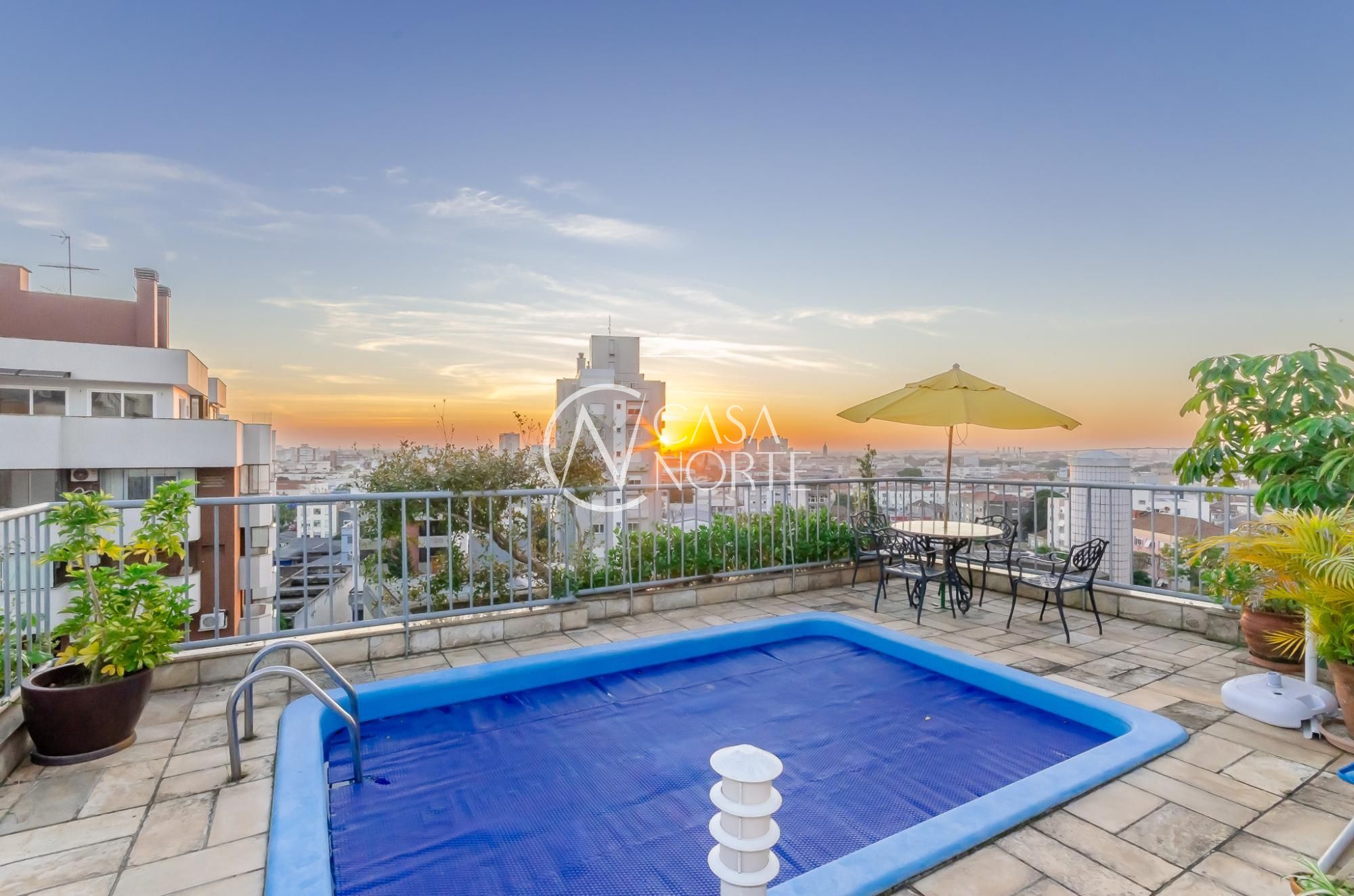 Cobertura à venda com 3 quartos, 296m², 1 suíte, 3 vagas, Avenida Mariland no bairro São João em Porto Alegre