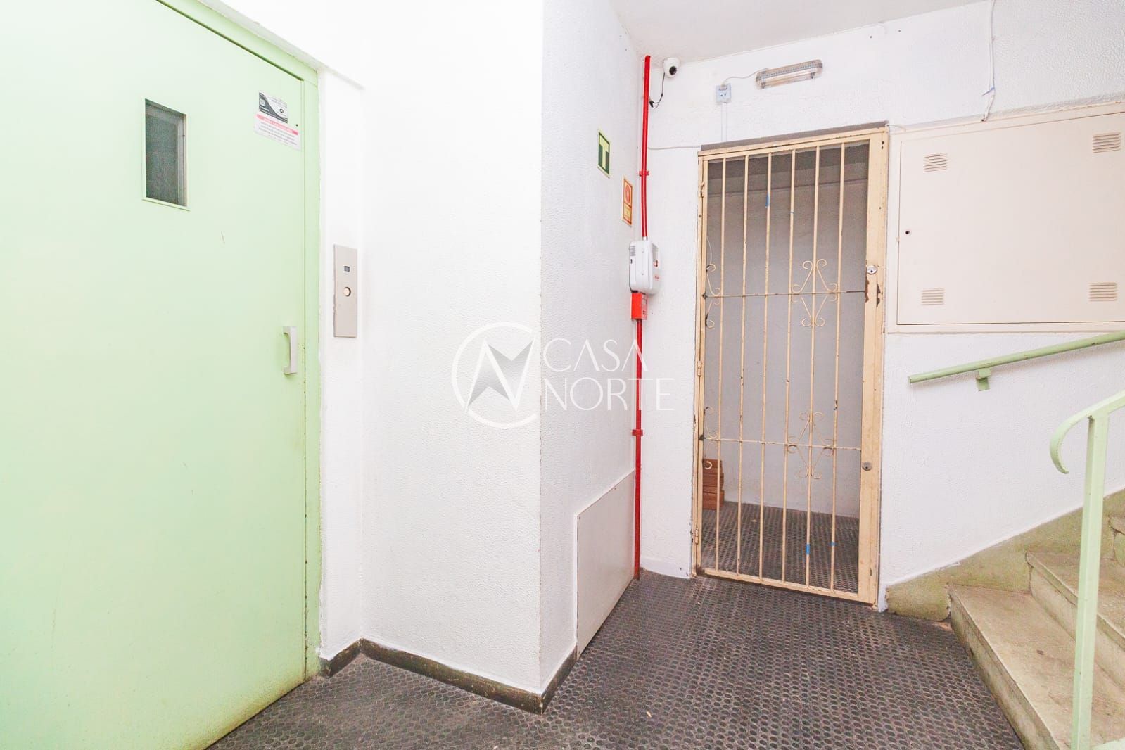 Prédio Comercial à venda com 8 quartos, 732m², 2 vagas, Avenida Protásio Alves no bairro Petrópolis em Porto Alegre