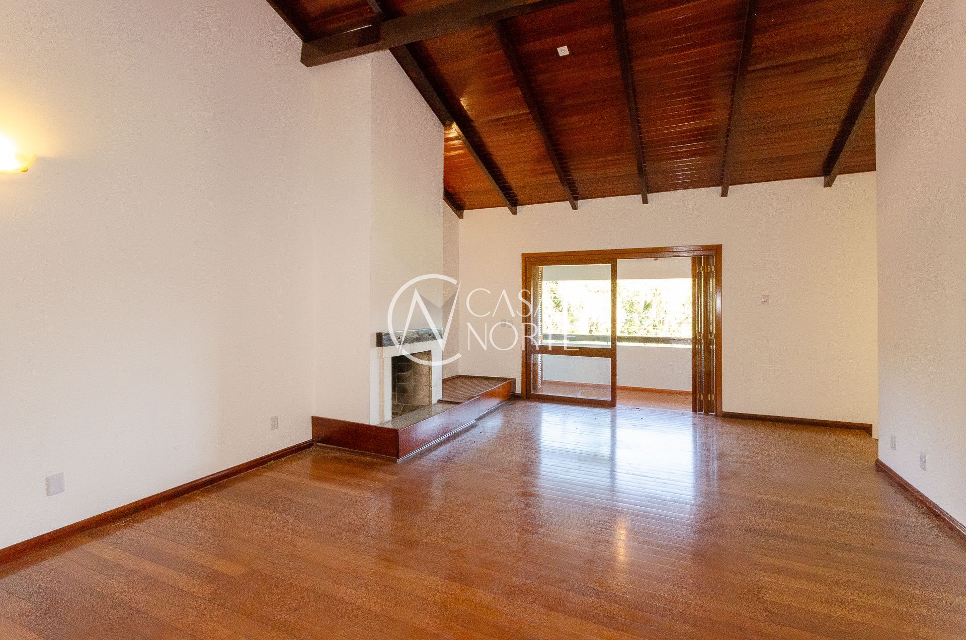 Casa à venda com 4 quartos, 290m², 2 suítes, 3 vagas, Rua Luiz Fontoura Júnior no bairro Jardim Itu em Porto Alegre