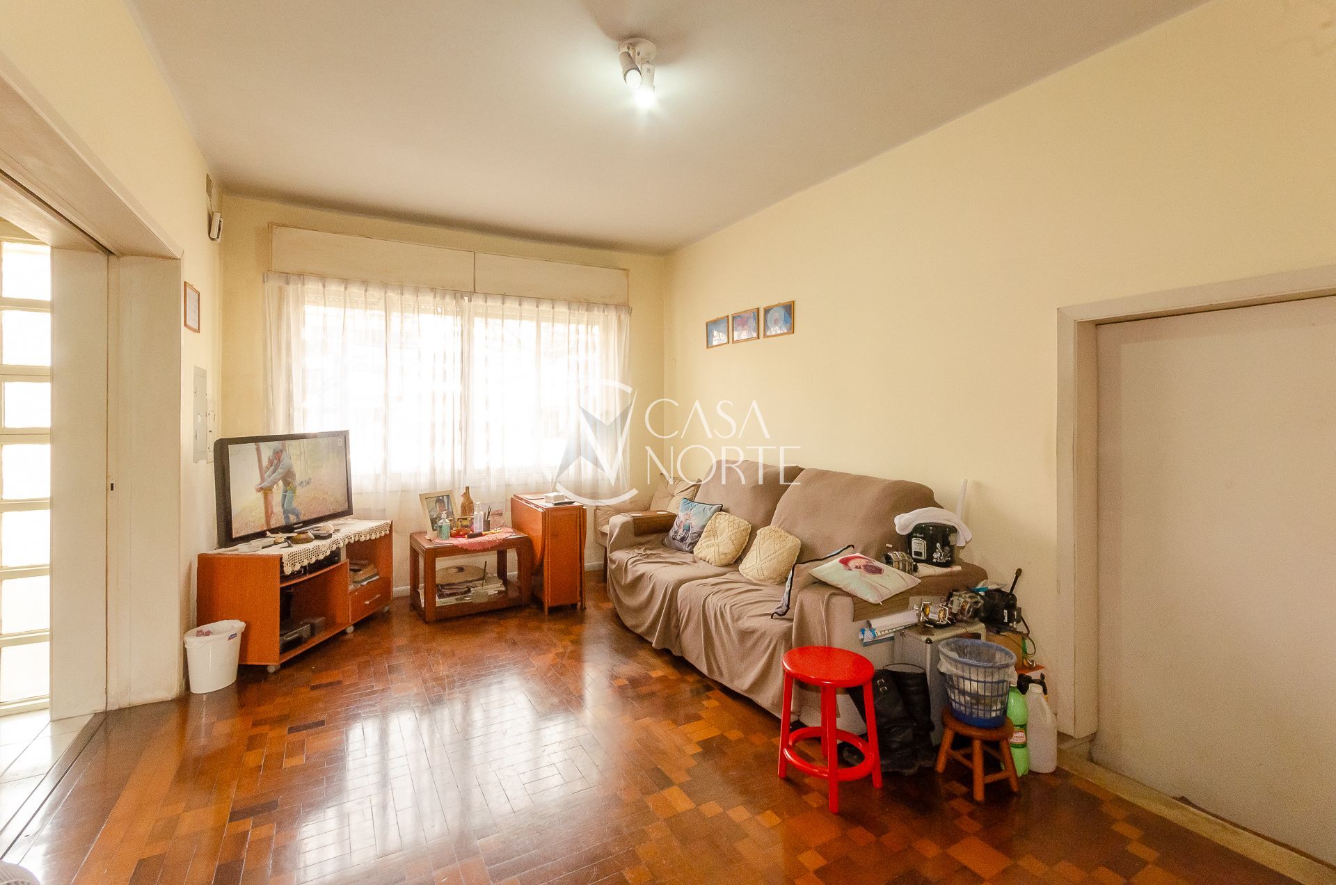 Casa à venda com 4 quartos, 300m², 1 suíte, 5 vagas, Avenida Protásio Alves no bairro Petrópolis em Porto Alegre