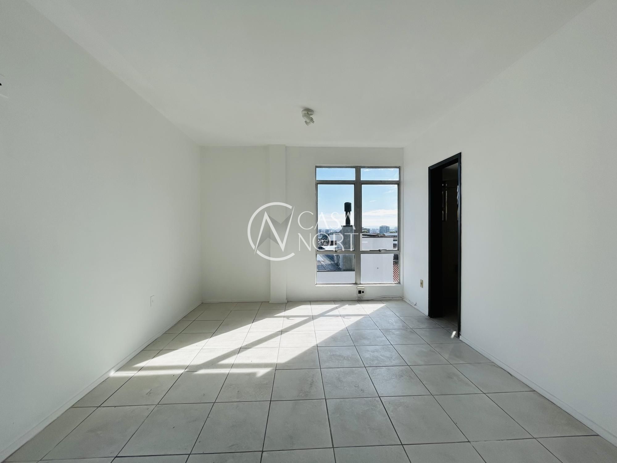 Sala Comercial à venda com 1 quarto, 24m², Avenida Protásio Alves no bairro Três Figueiras em Porto Alegre