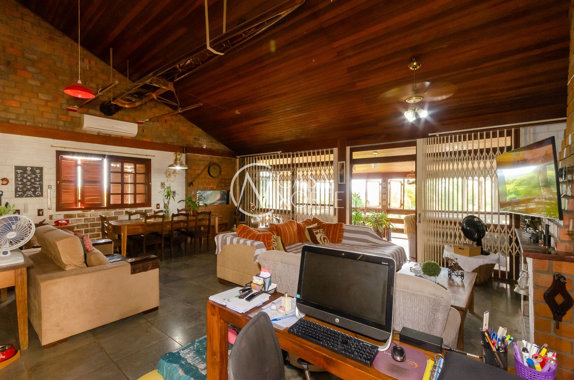 Casa à venda com 3 quartos, 255m², 1 suíte, 6 vagas, Rua Oito Mil Oitocentos e Cinquenta e Dois no bairro Lageado em Porto Alegre