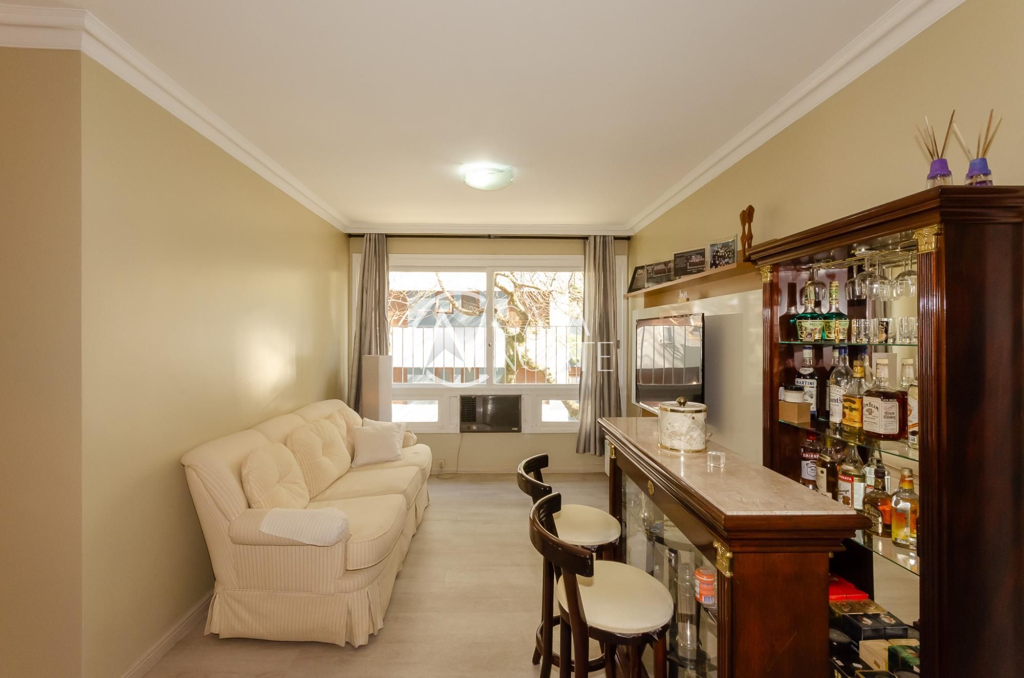 Apartamento à venda com 3 quartos, 99m², 1 suíte, 1 vaga, Avenida Pirapó no bairro Petrópolis em Porto Alegre