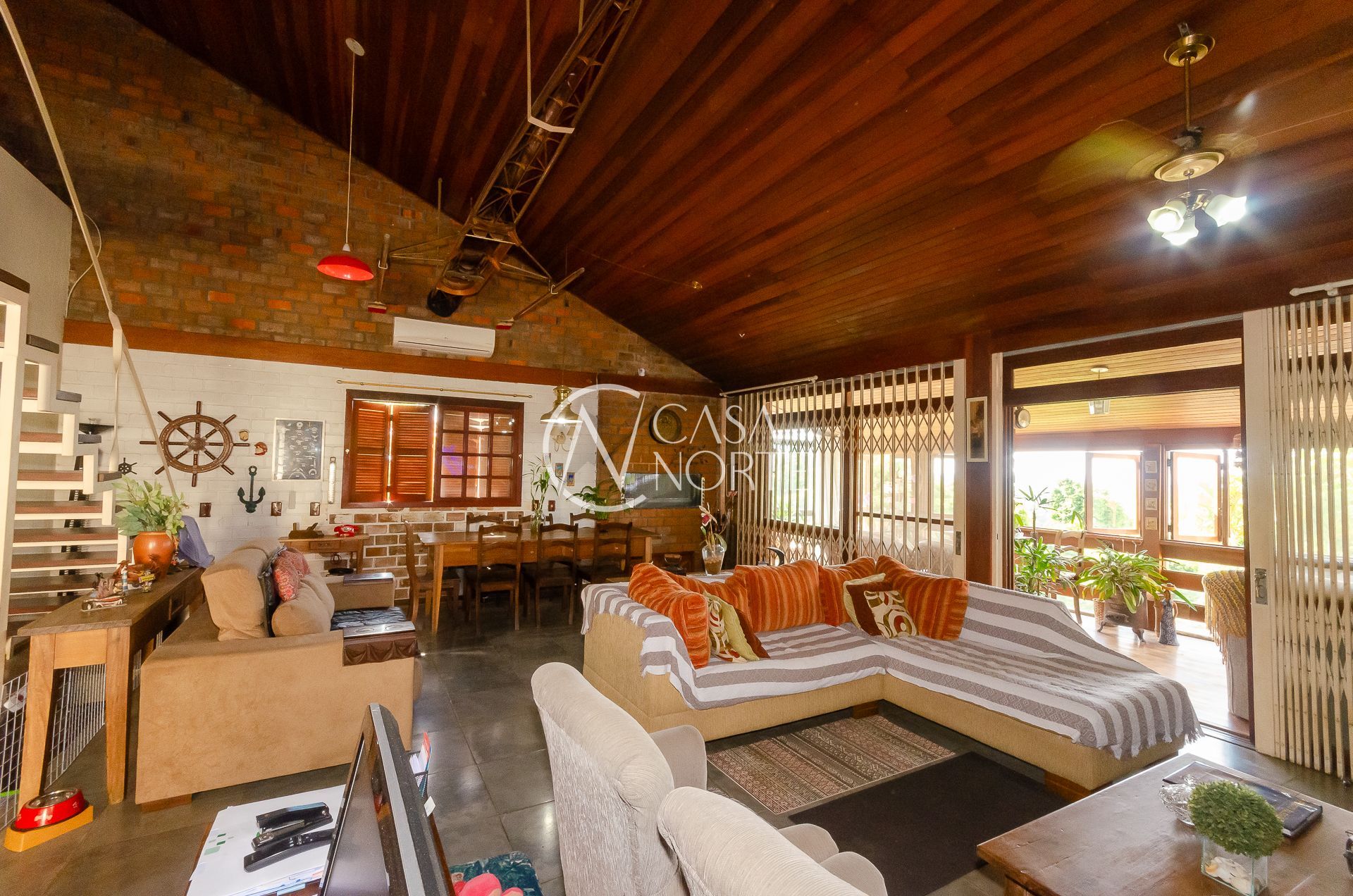 Casa à venda com 3 quartos, 255m², 1 suíte, 6 vagas, Rua Oito Mil Oitocentos e Cinquenta e Dois no bairro Lageado em Porto Alegre