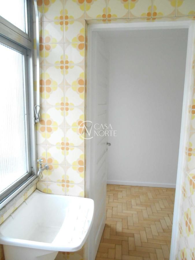 Apartamento à venda com 3 quartos, 99m², 1 suíte, 1 vaga, Avenida Coronel Lucas de Oliveira no bairro Petrópolis em Porto Alegre