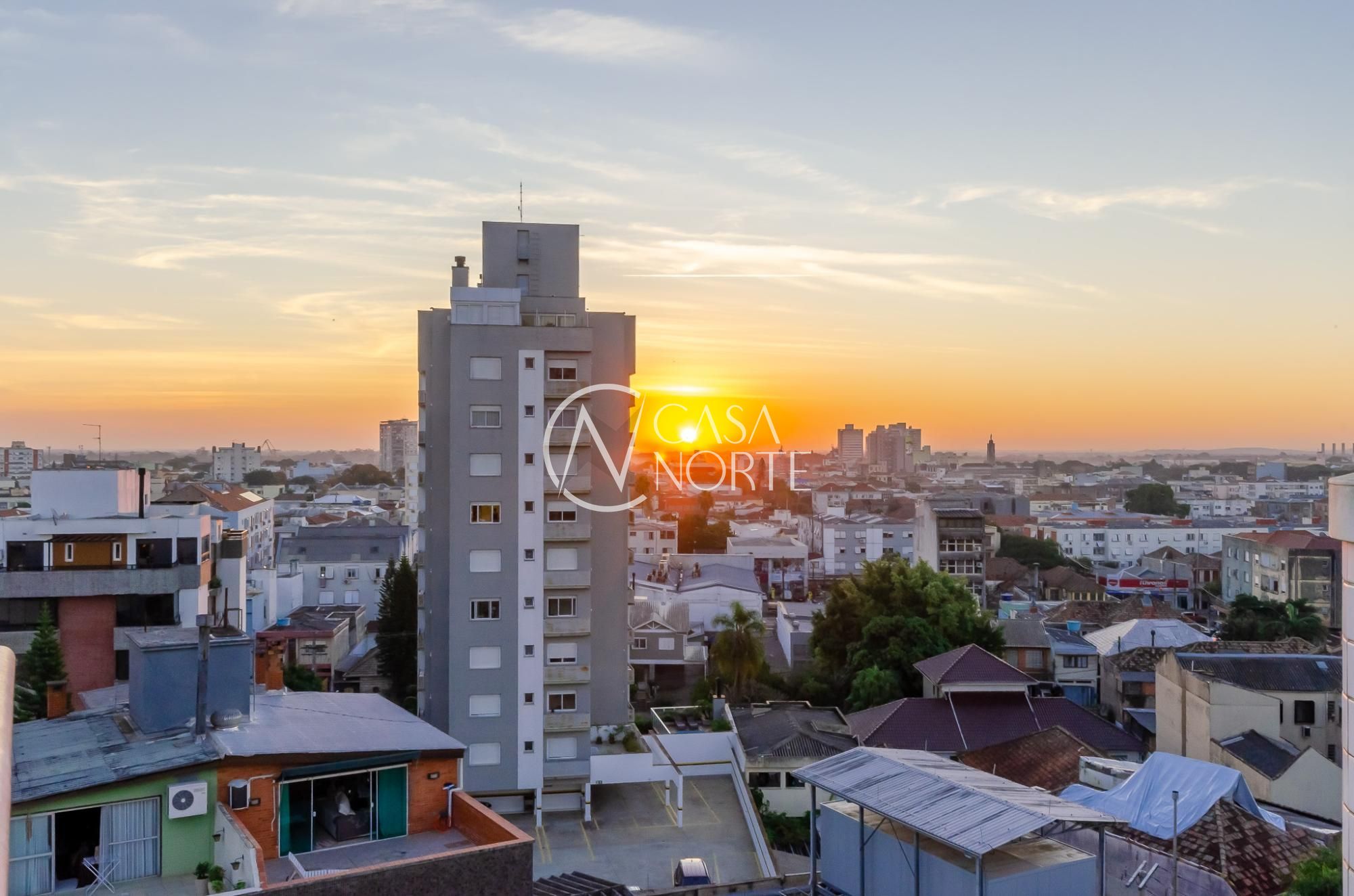 Cobertura à venda com 3 quartos, 296m², 1 suíte, 3 vagas, Avenida Mariland no bairro São João em Porto Alegre