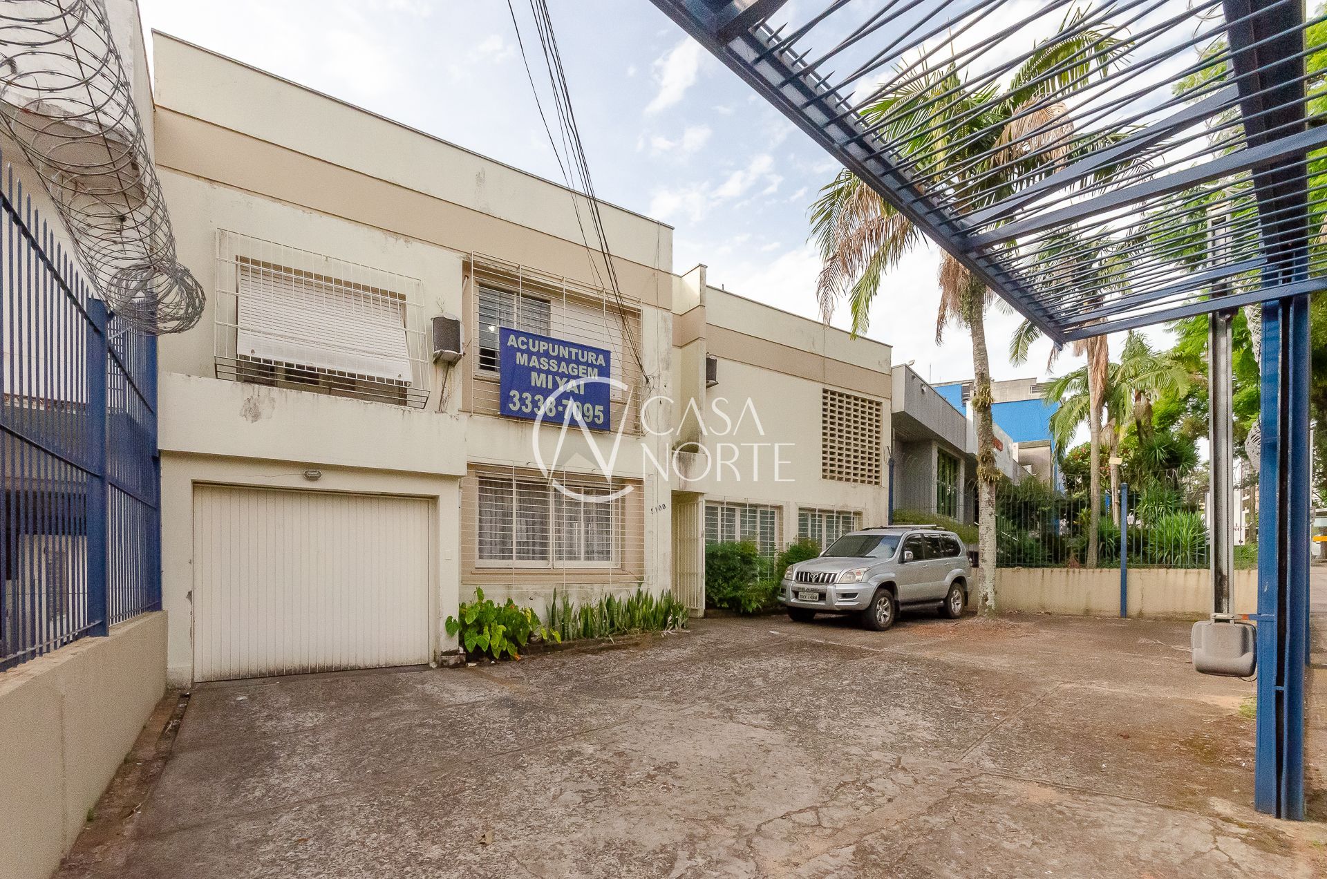 Casa à venda com 4 quartos, 300m², 1 suíte, 5 vagas, Avenida Protásio Alves no bairro Petrópolis em Porto Alegre