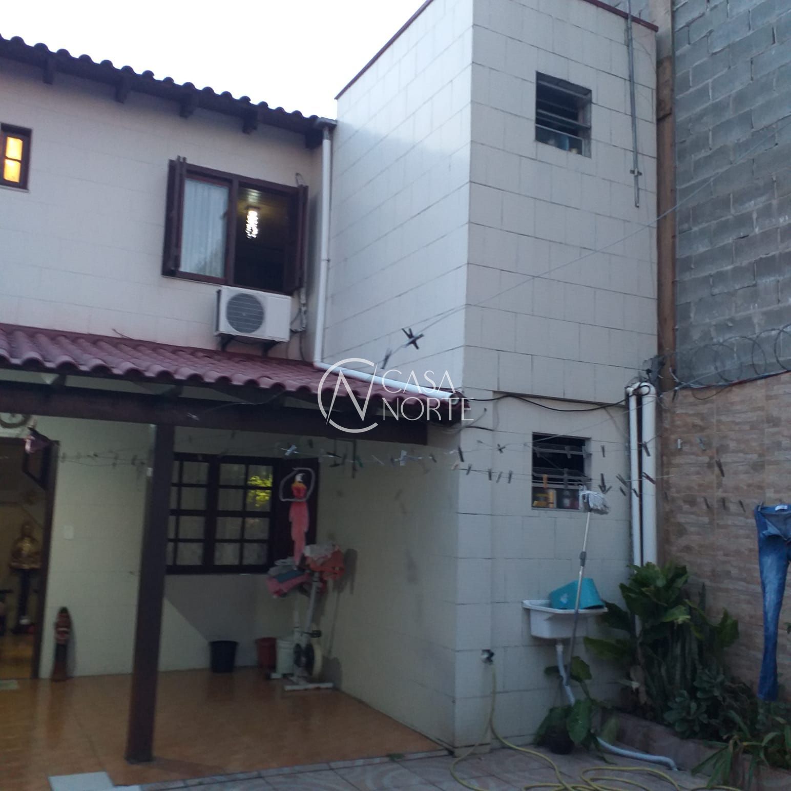 Casa à venda com 2 quartos, 181m², 1 suíte, 7 vagas, Rua Martim Ferreira de Carvalho no bairro Sarandi em Porto Alegre