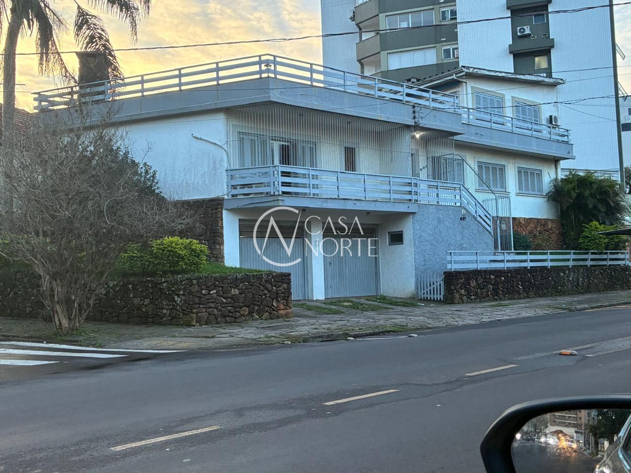 Casa à venda com 4 quartos, 241m², 1 suíte, 3 vagas, Avenida Benno Mentz no bairro Vila Ipiranga em Porto Alegre