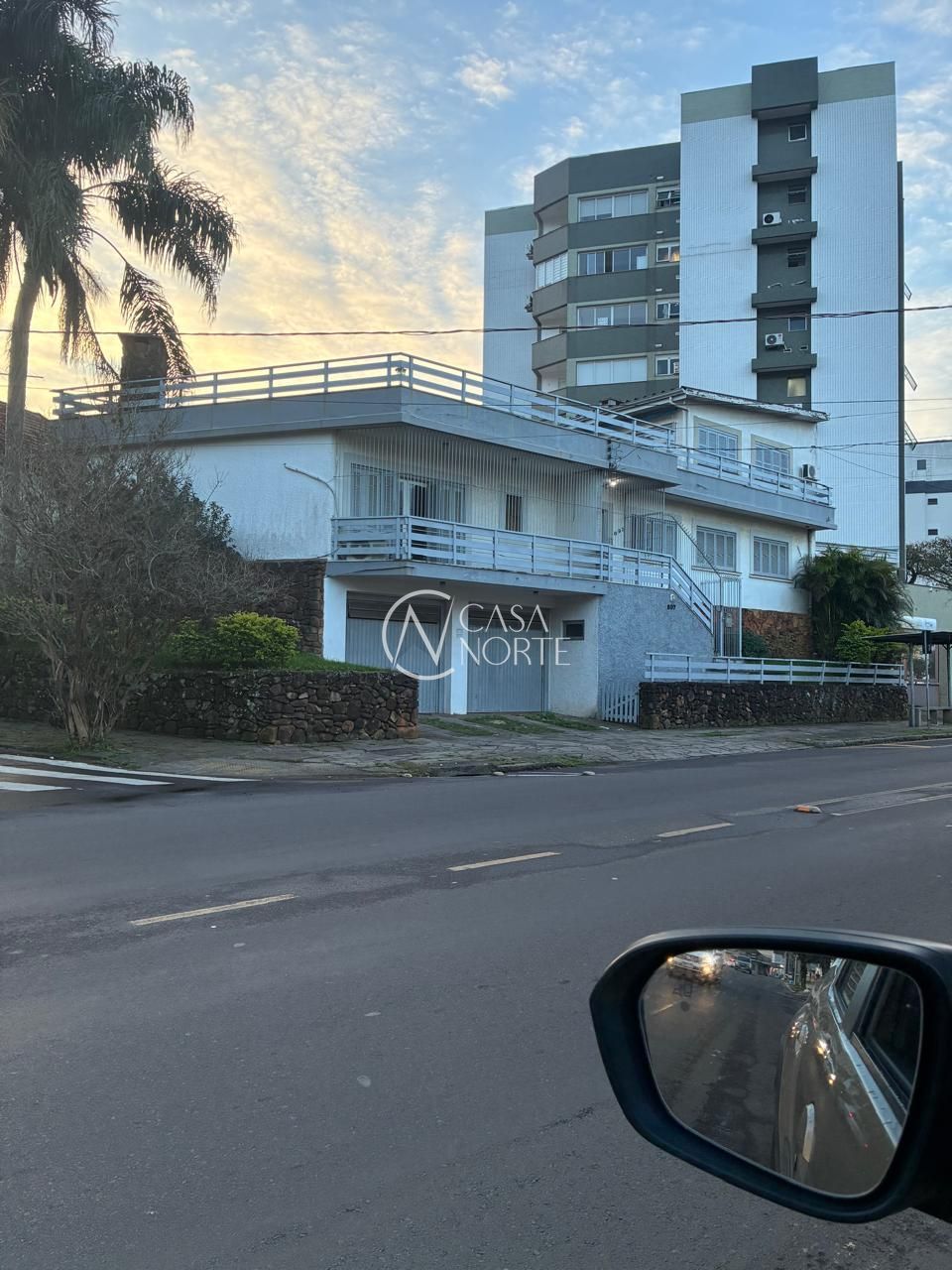 Casa à venda com 4 quartos, 241m², 1 suíte, 3 vagas, Avenida Benno Mentz no bairro Vila Ipiranga em Porto Alegre
