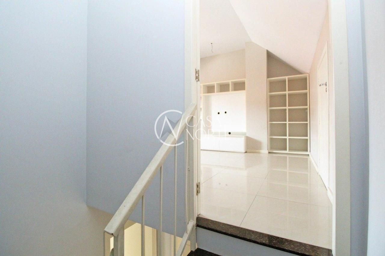 Casa de Condomínio à venda com 3 quartos, 144m², 1 suíte, 2 vagas, Avenida Willy Eugênio Fleck no bairro Sarandi em Porto Alegre