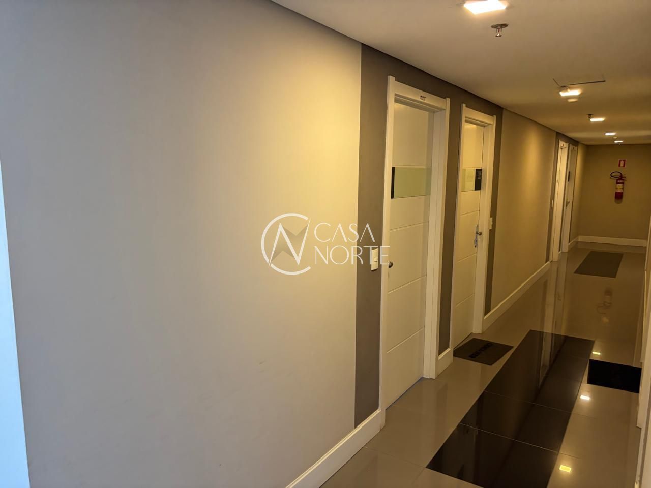 Sala Comercial à venda com 1 quarto, 25m², 1 vaga, Avenida Assis Brasil no bairro São Sebastião em Porto Alegre