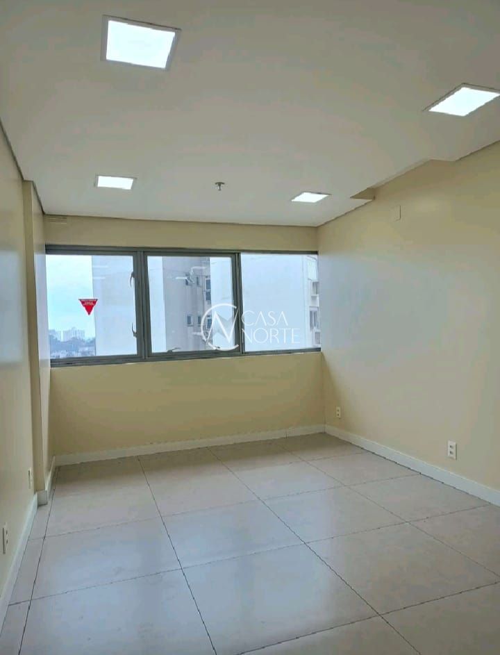 Sala Comercial à venda com 1 quarto, 25m², 1 vaga, Avenida Assis Brasil no bairro São Sebastião em Porto Alegre