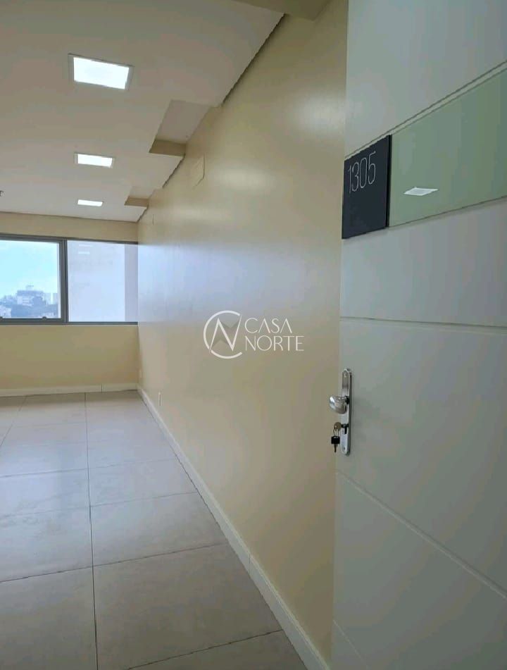 Sala Comercial à venda com 1 quarto, 25m², 1 vaga, Avenida Assis Brasil no bairro São Sebastião em Porto Alegre