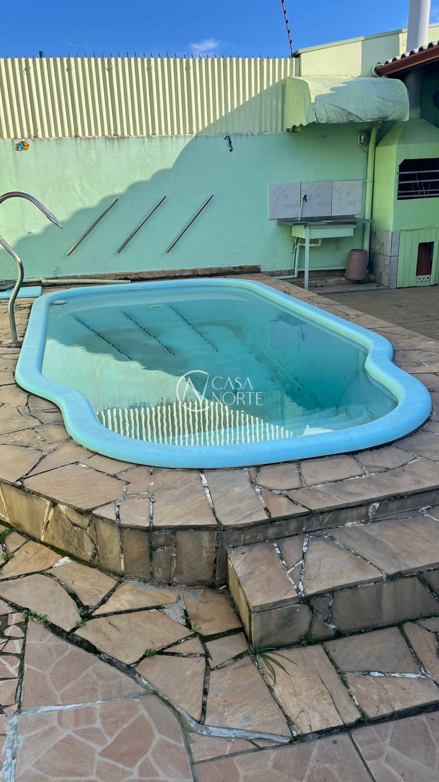 Casa à venda com 4 quartos, 222m², 3 vagas, Avenida Dr. Rubem Knijnik no bairro Santa Fé em Porto Alegre