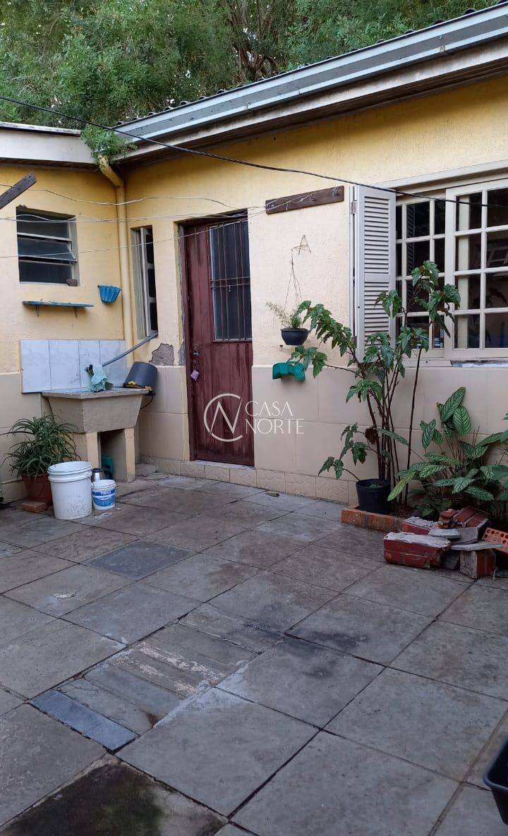 Casa à venda com 3 quartos, 137m², 2 vagas, Travessa Nilva Garrido no bairro Rubem Berta em Porto Alegre