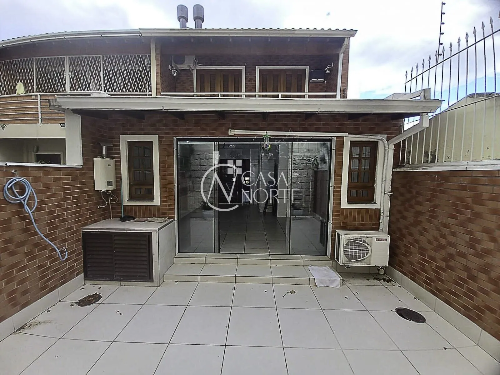 Casa à venda com 3 quartos, 192m², 2 vagas, Avenida Coronel Gastão Haslocher Mazeron no bairro Medianeira em Porto Alegre