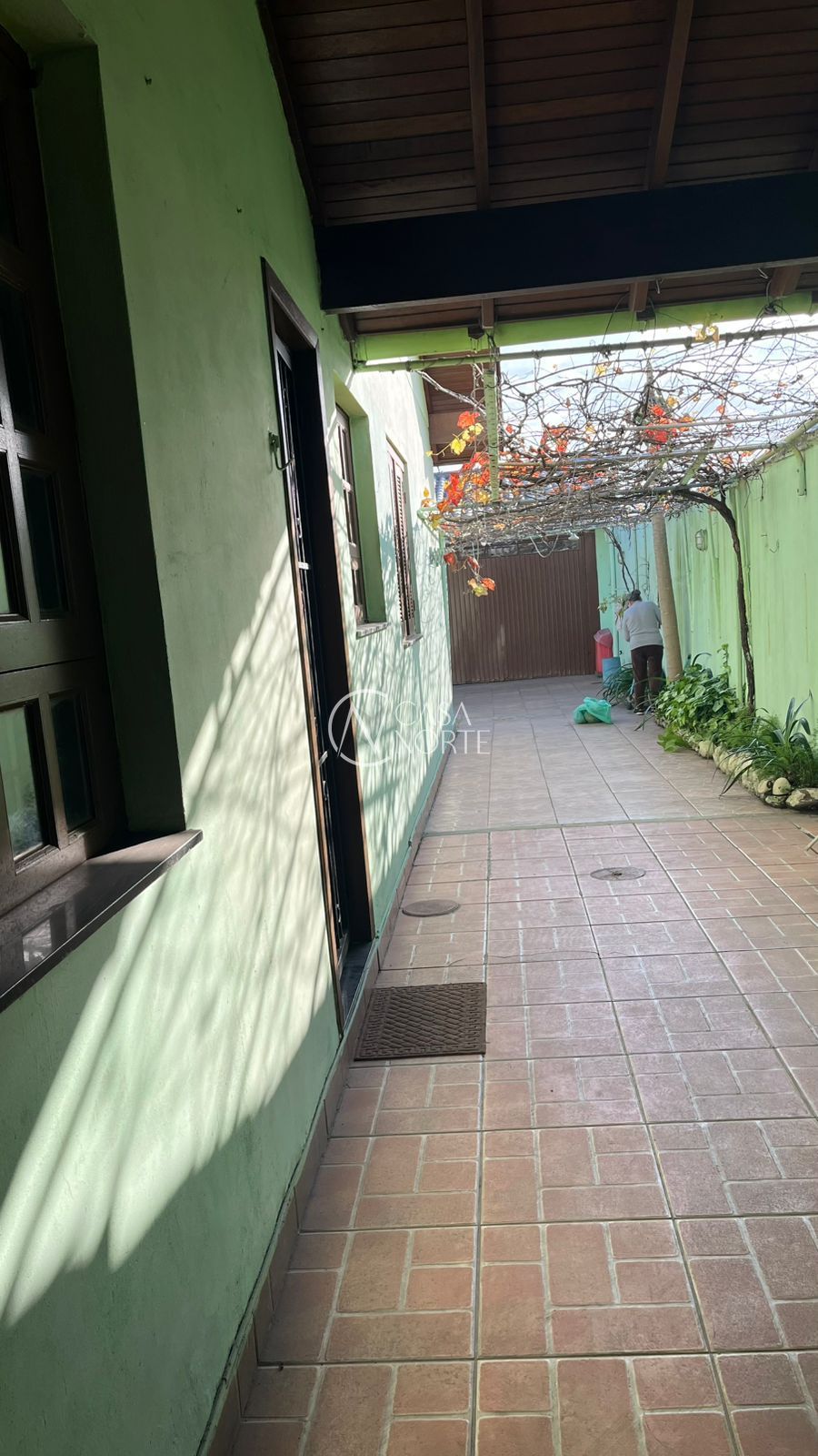 Casa à venda com 4 quartos, 222m², 3 vagas, Avenida Dr. Rubem Knijnik no bairro Santa Fé em Porto Alegre