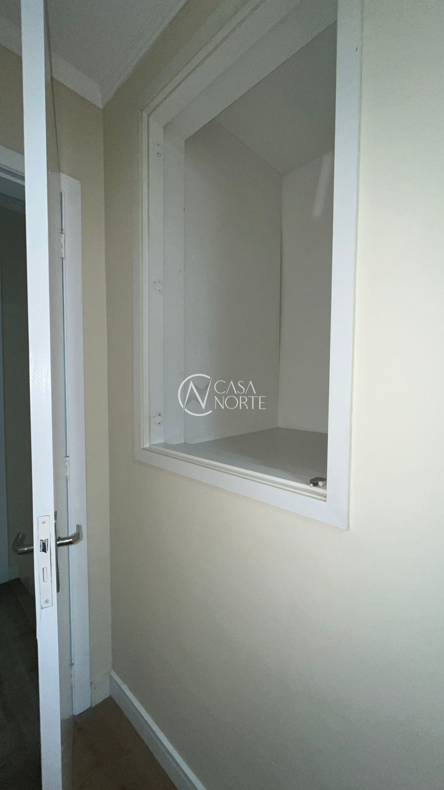 Casa de Condomínio à venda com 2 quartos, 65m², 1 vaga, Rua Pistóia no bairro Passo da Areia em Porto Alegre
