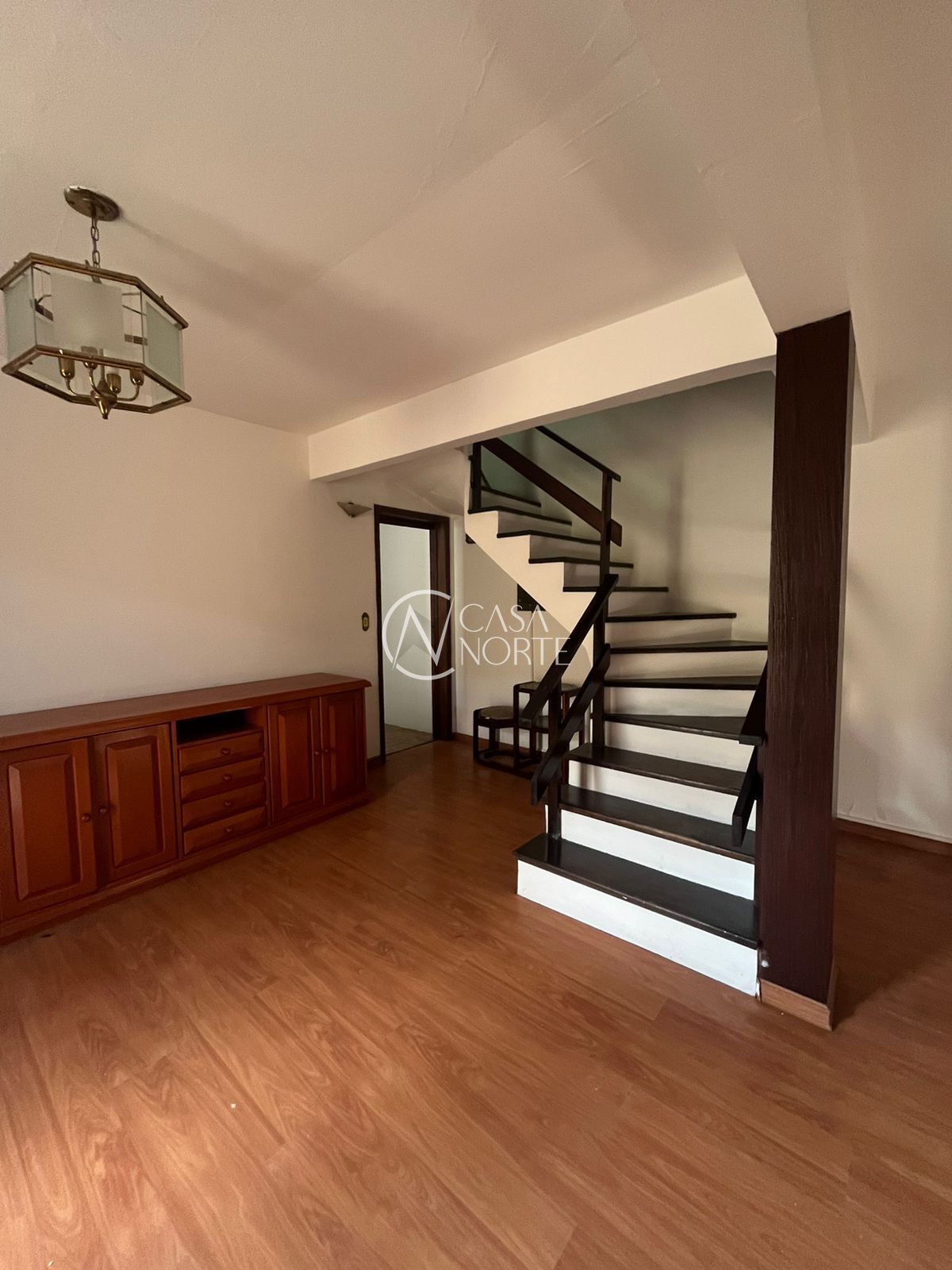 Casa à venda com 3 quartos, 220m², 1 suíte, 3 vagas, Rua Lobo da Costa no bairro Cidade Baixa em Porto Alegre