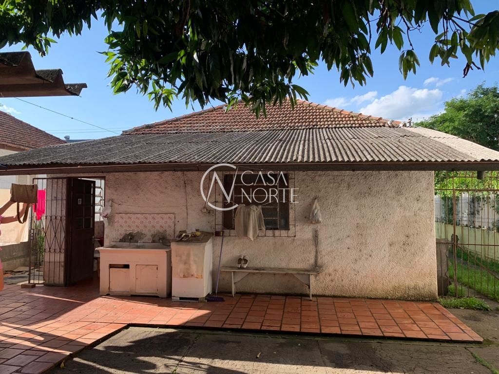 Casa à venda com 3 quartos, 60m², 3 vagas, Avenida Assis Brasil no bairro Passo da Areia em Porto Alegre