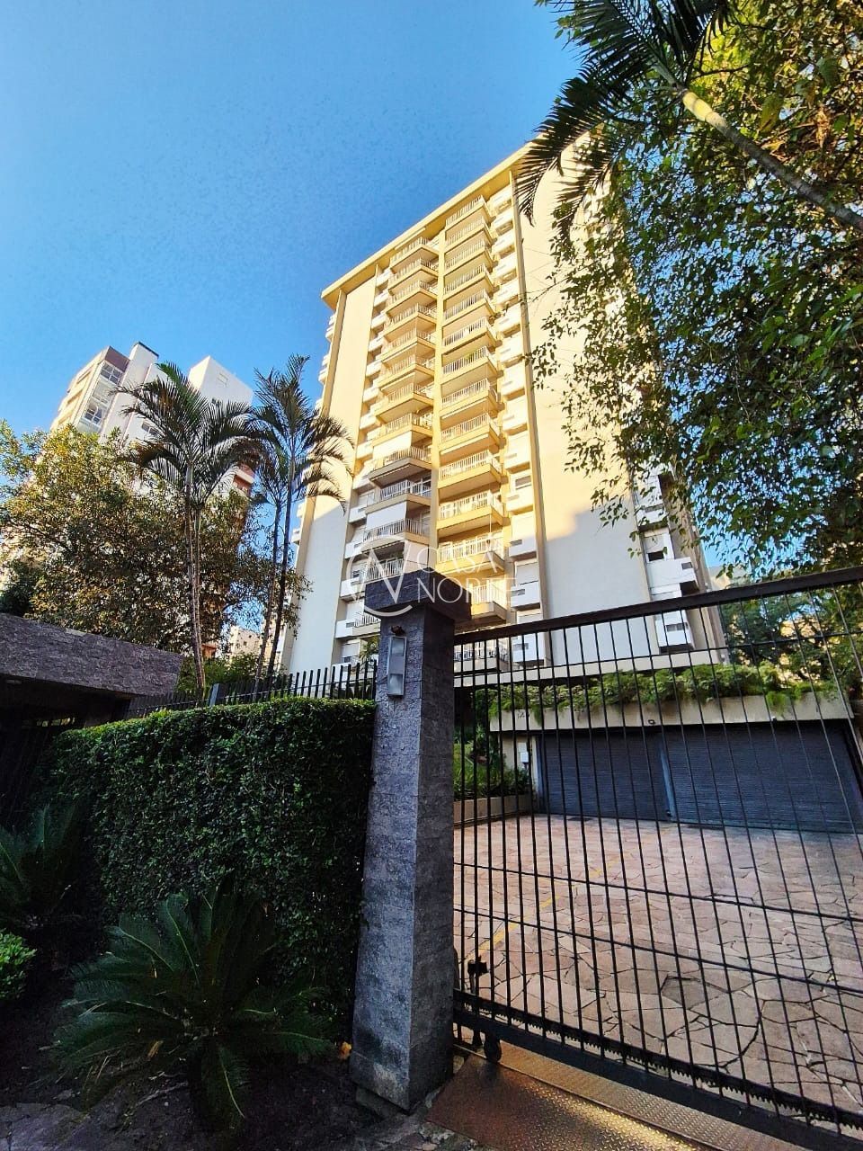 Apartamento à venda com 3 quartos, 134m², 1 suíte, 1 vaga, Rua Pedro Weingartner no bairro Rio Branco em Porto Alegre