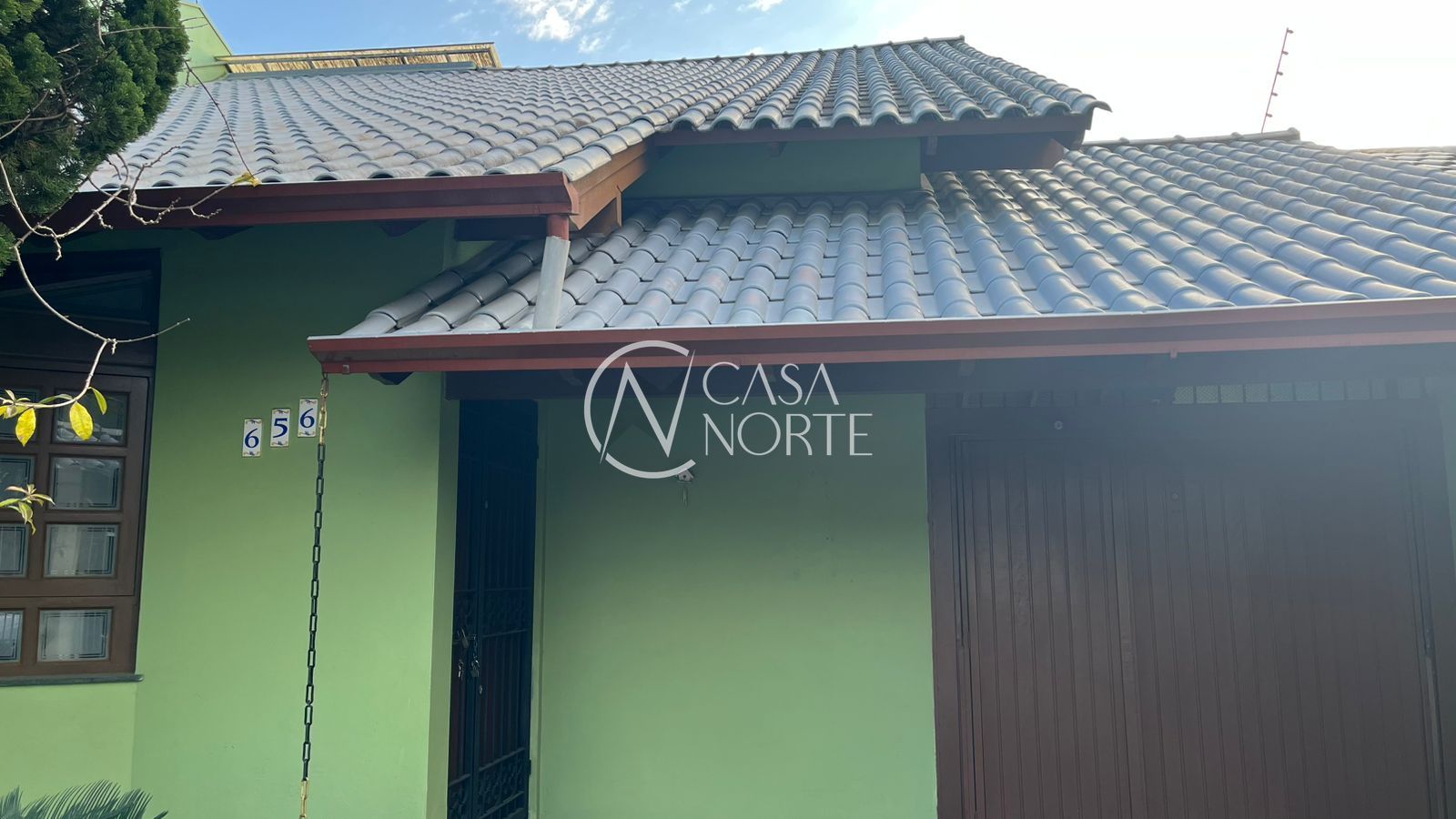 Casa à venda com 4 quartos, 222m², 3 vagas, Avenida Dr. Rubem Knijnik no bairro Santa Fé em Porto Alegre