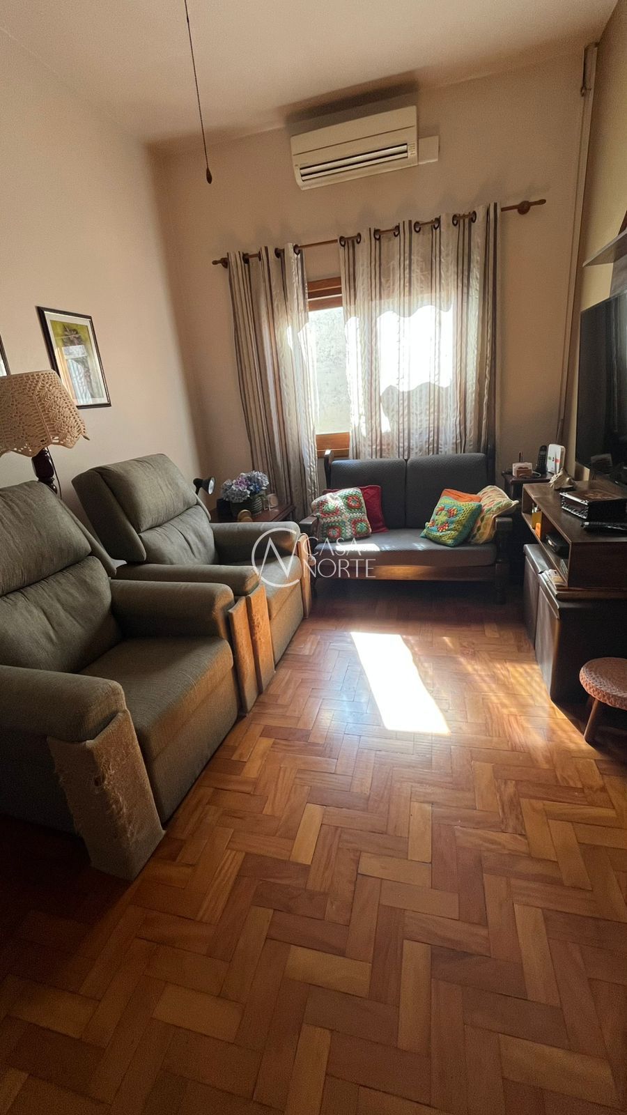 Casa à venda com 3 quartos, 75m², 2 vagas, Rua Gomes Jardim no bairro Santana em Porto Alegre