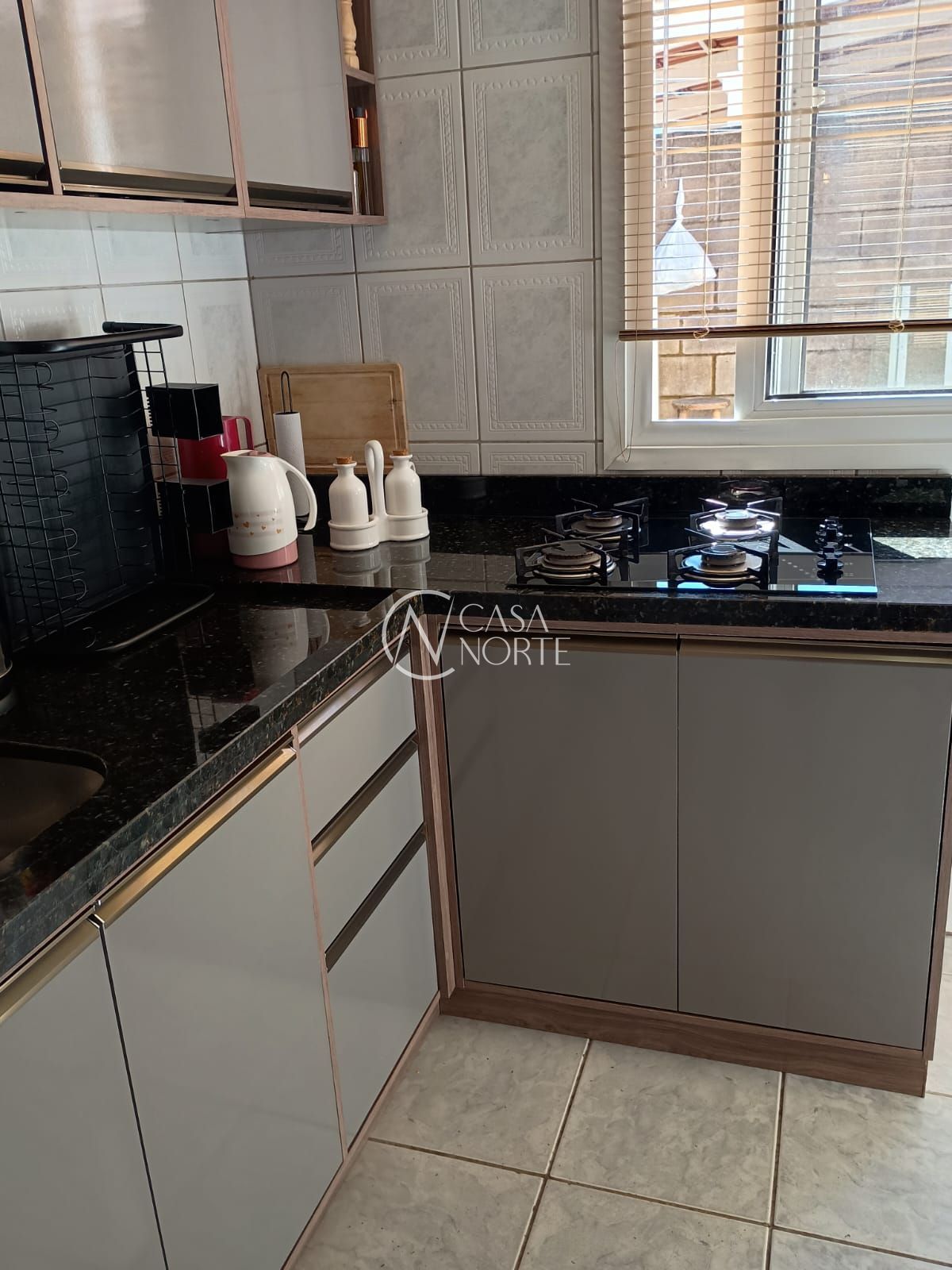 Casa de Condomínio à venda com 2 quartos, 67m², 2 vagas, Rua Pistóia no bairro Passo da Areia em Porto Alegre