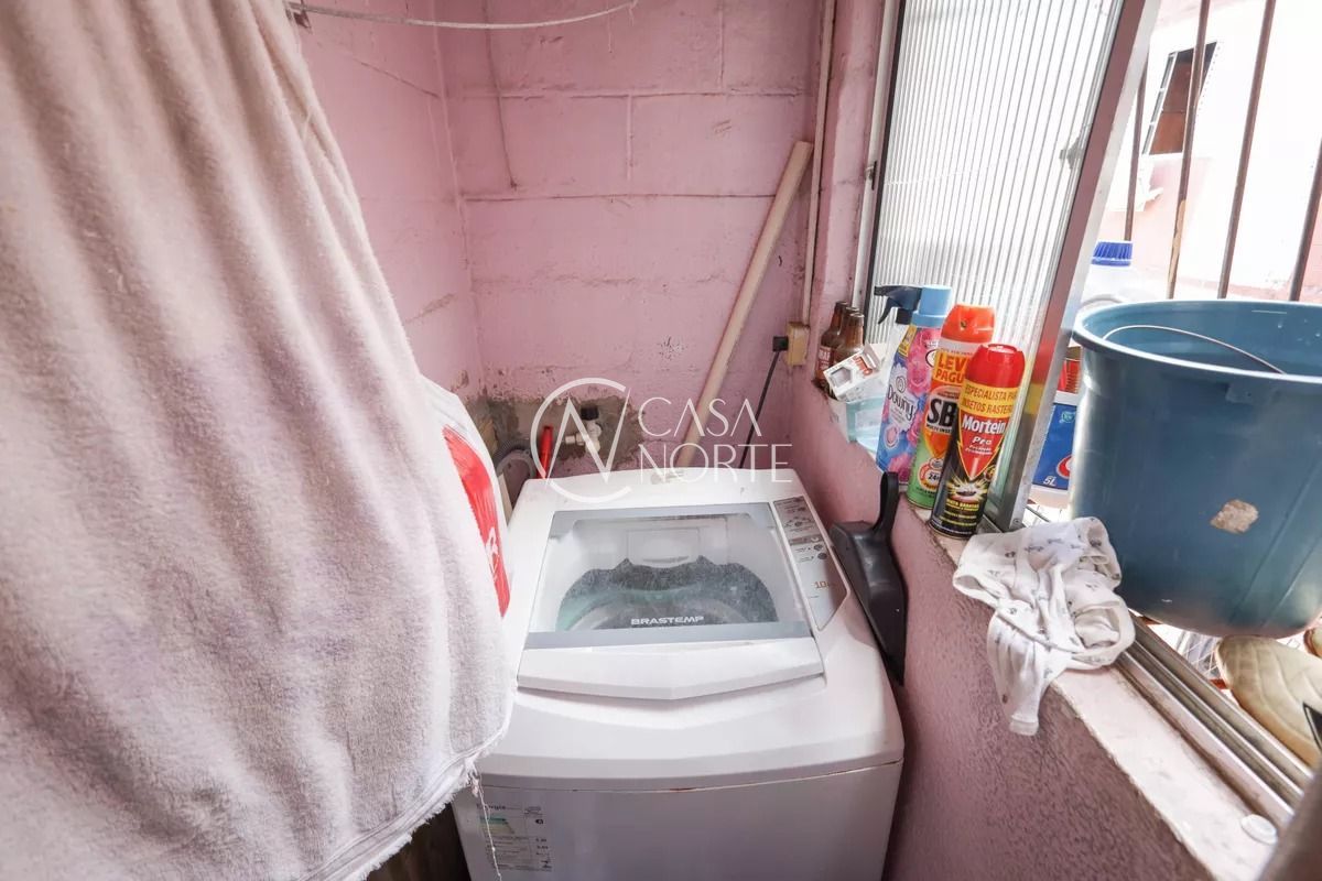 Apartamento à venda com 2 quartos, 43m², 1 vaga, Rua Fernando Camarano no bairro Rubem Berta em Porto Alegre