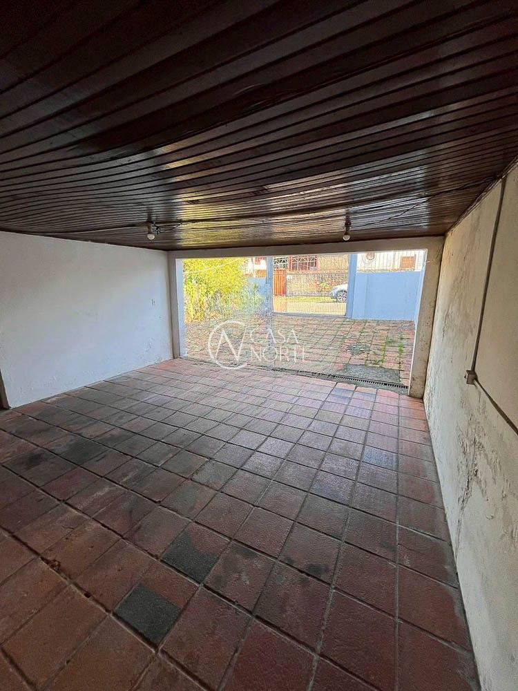 Casa à venda com 4 quartos, 72m², Avenida Gamal Abdel Nasser no bairro Rubem Berta em Porto Alegre