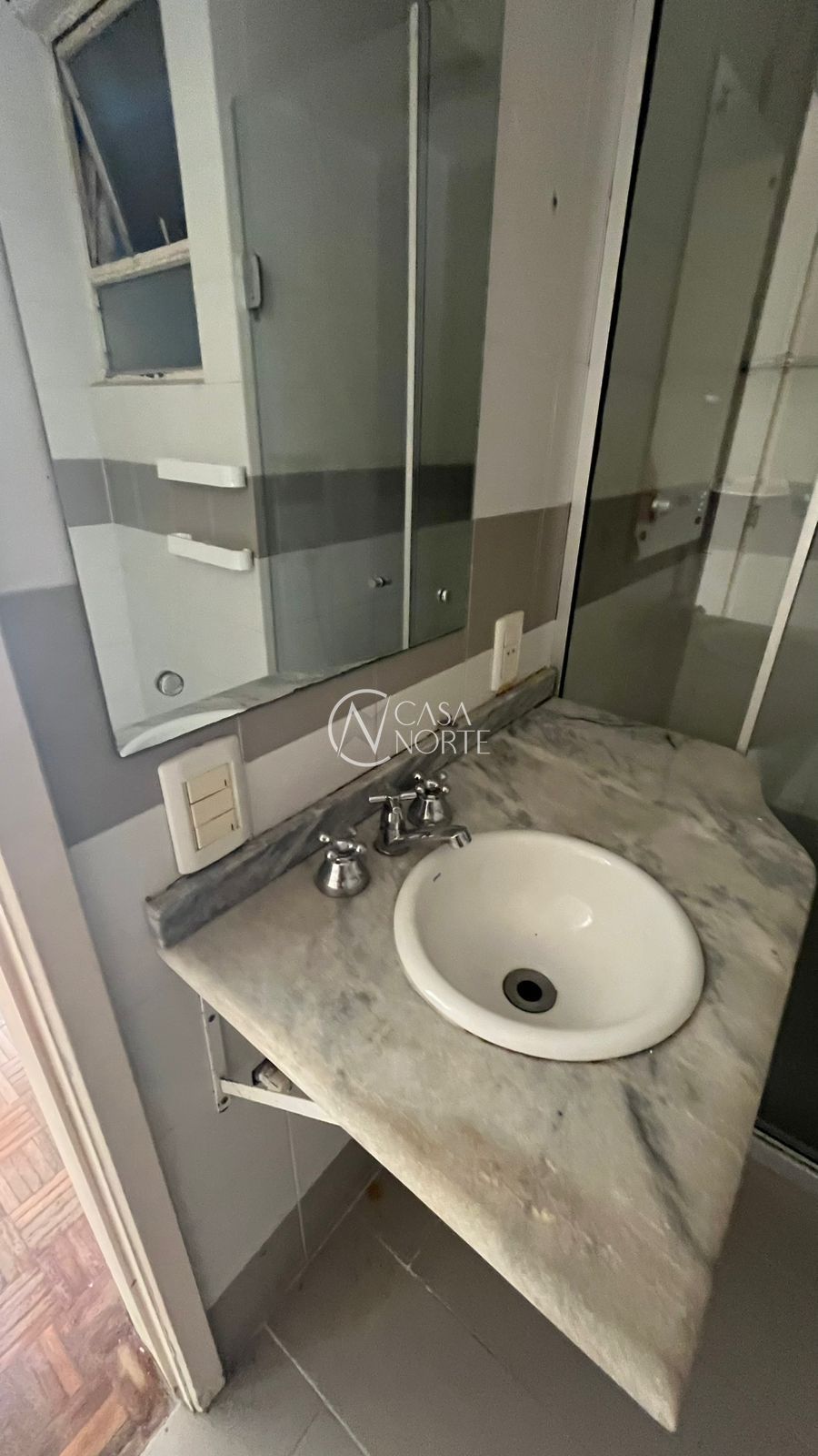 Apartamento à venda com 2 quartos, 73m², Avenida Coronel Gastão Hasslocher Mazeron no bairro Medianeira em Porto Alegre