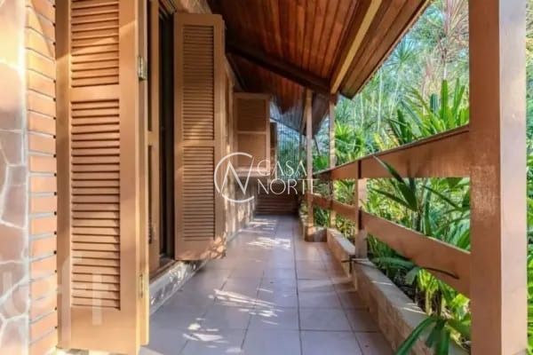 Casa à venda com 3 quartos, 300m², 1 suíte, 2 vagas, Rua Cipó no bairro Passo da Areia em Porto Alegre