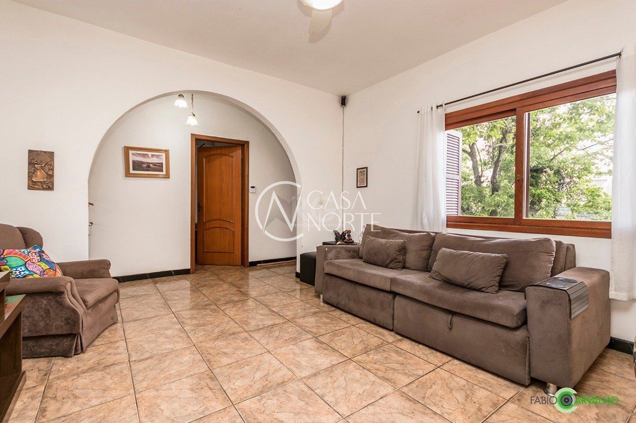 Casa à venda com 3 quartos, 168m², 1 suíte, 3 vagas, Rua Caieira no bairro Medianeira em Porto Alegre