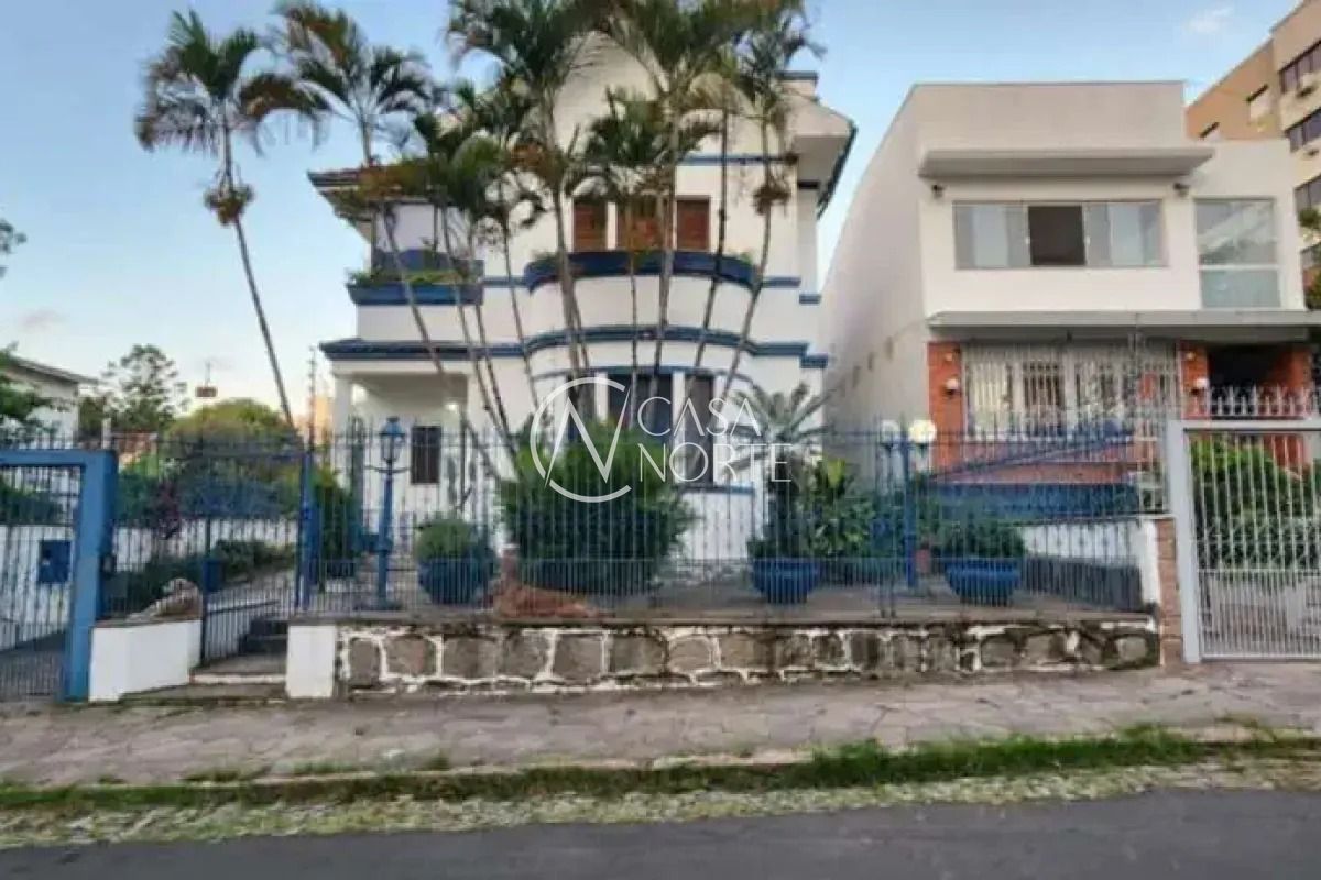 Casa à venda com 4 quartos, 1217m², 2 suítes, 3 vagas, Rua Zamenhoff no bairro São João em Porto Alegre