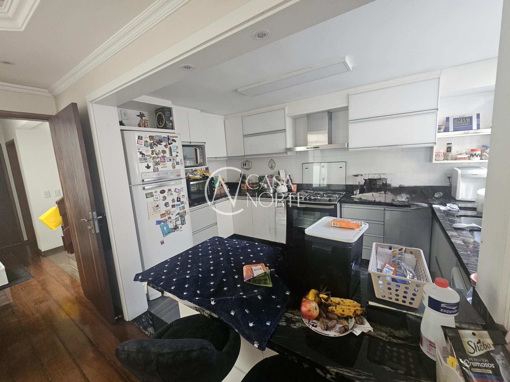 Casa à venda com 4 quartos com 295m², 1 suíte, 5 vagas, Rua Zamenhoff no bairro São João em Porto Alegre