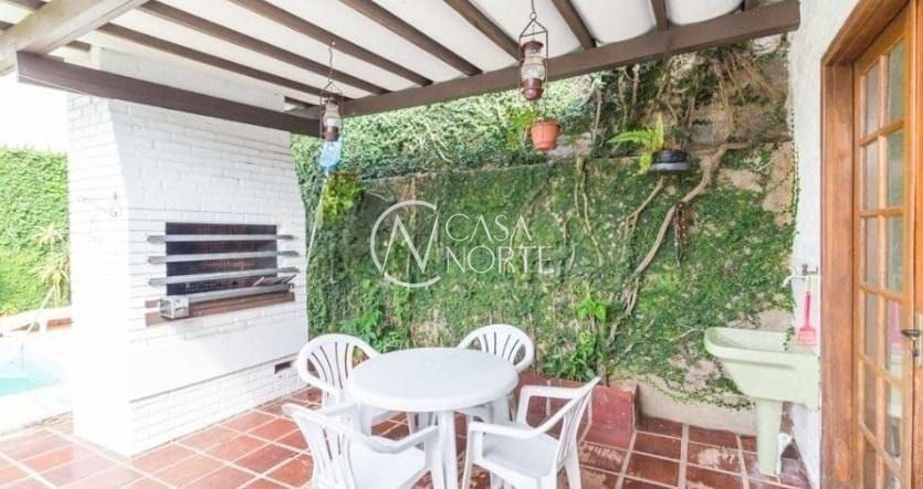 Casa à venda com 4 quartos, 329m², 1 suíte, 3 vagas, Rua João Paetzel no bairro Chácara das Pedras em Porto Alegre