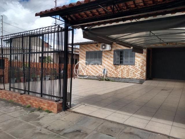 Casa à venda com 4 quartos, 300m², 3 vagas, Avenida Vinte e um de Abril no bairro Sarandi em Porto Alegre