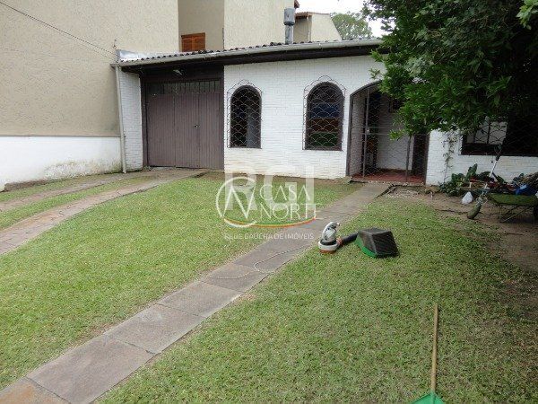 Casa à venda com 3 quartos, 100m², 4 vagas, Avenida Guarujá no bairro Guarujá em Porto Alegre