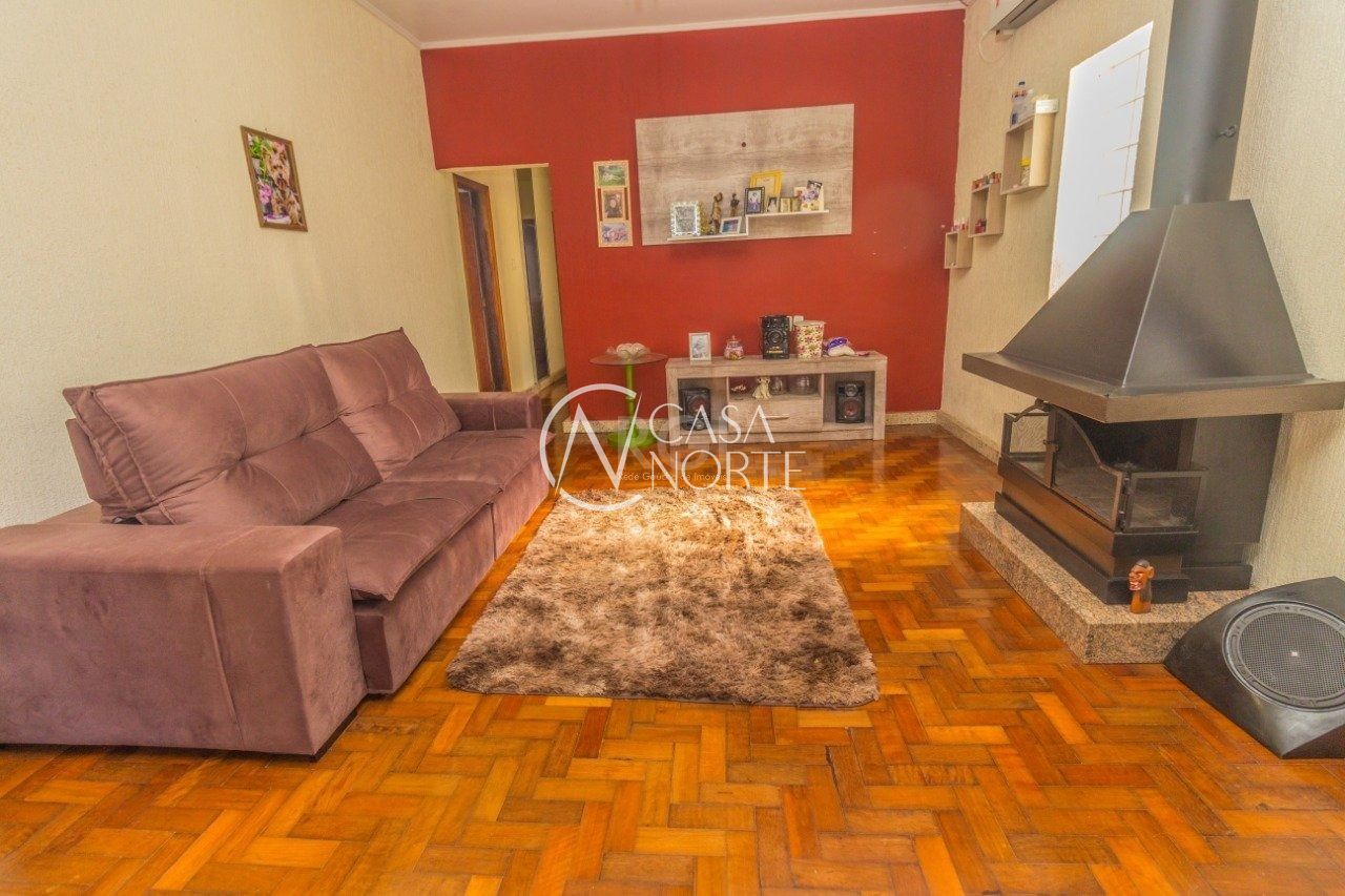 Casa à venda com 3 quartos, 135m², 1 suíte, 1 vaga, Rua Julio Lopes dos Santos Sobrinho no bairro Santa Tereza em Porto Alegre