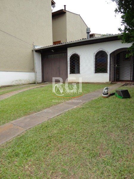 Casa à venda com 3 quartos, 100m², 4 vagas, Avenida Guarujá no bairro Guarujá em Porto Alegre