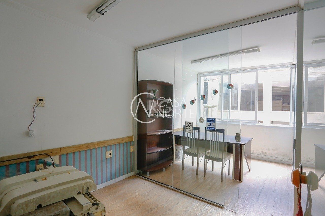 Sala Comercial à venda , 54m², Rua Vinte e Quatro de Outubro no bairro Moinhos de Vento em Porto Alegre