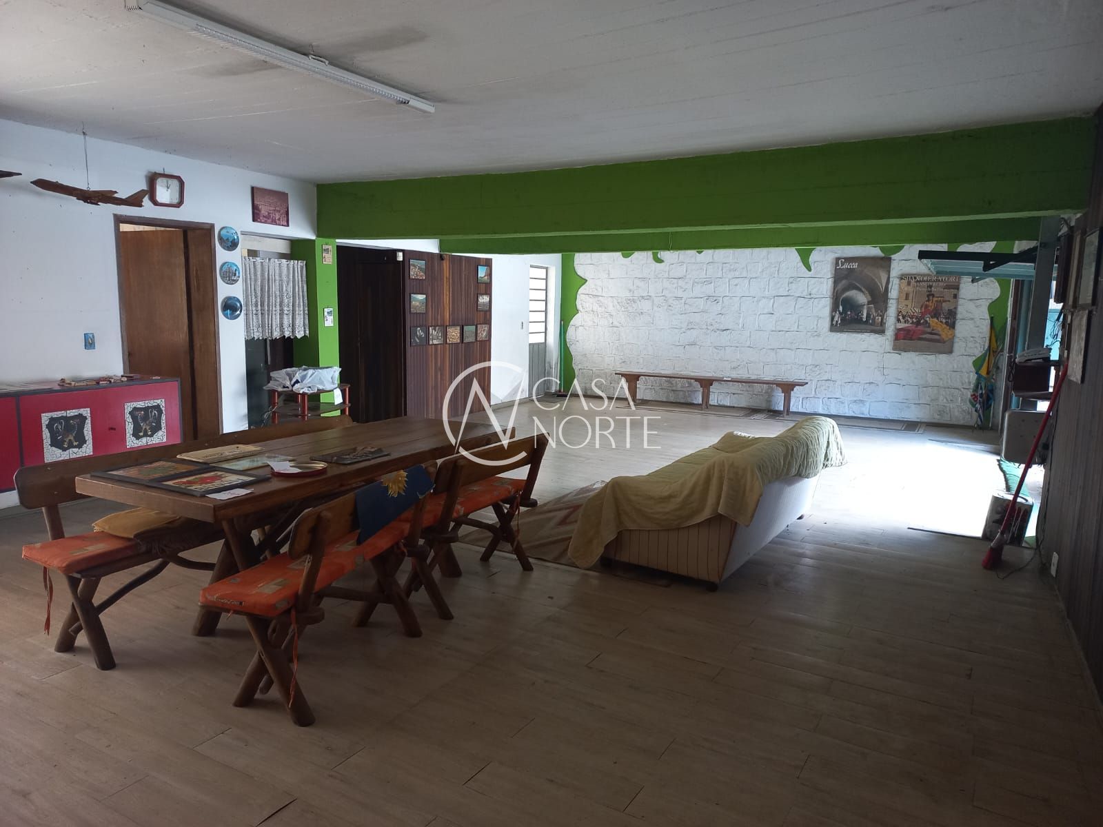Casa à venda com 6 quartos, 408m², 1 suíte, 5 vagas, Rua Matias José Bins no bairro Chácara das Pedras em Porto Alegre