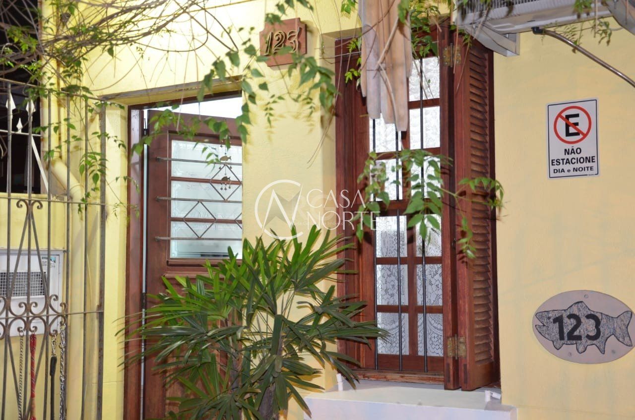 Casa à venda com 2 quartos, 57m², 1 vaga, Avenida Mariland no bairro São João em Porto Alegre