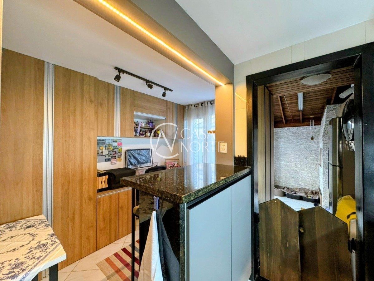 Casa de Condomínio à venda com 3 quartos, 72m², 1 suíte, 2 vagas, Avenida Faria Lobato no bairro Sarandi em Porto Alegre