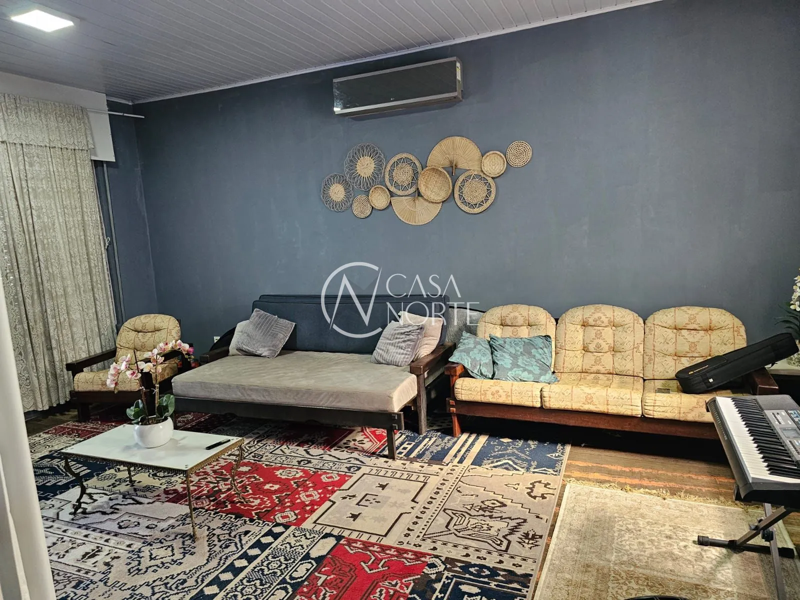 Casa à venda com 2 quartos, 90m², 3 vagas, Rua Dona Margarida no bairro Navegantes em Porto Alegre