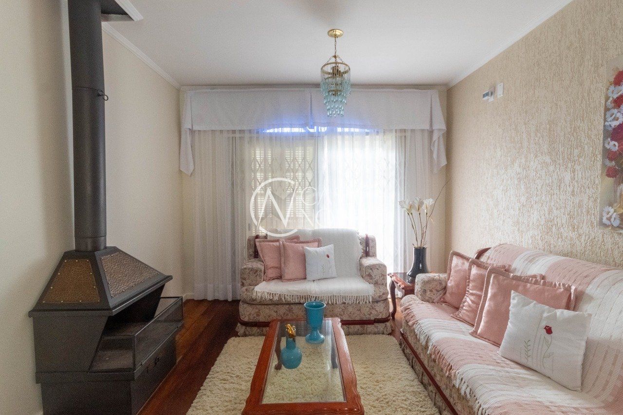 Casa à venda com 3 quartos, 250m², 2 suítes, Rua Graciano Azambuja no bairro Partenon em Porto Alegre